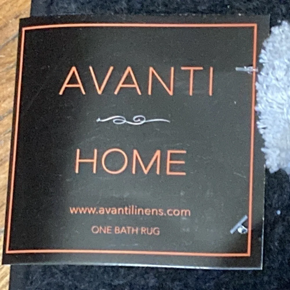 ONLY 2 LEFT! NWT AVANTI GHOST BLACK AND WHITE HALLOWEEN BATH MAT/RUG